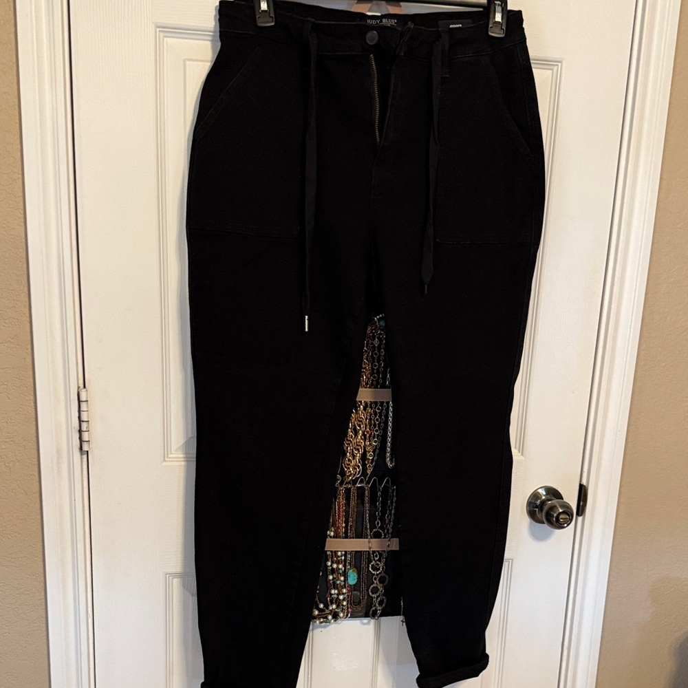 Judy Blue Classic Black Jogger Jeans. NWOT. Size 15/32